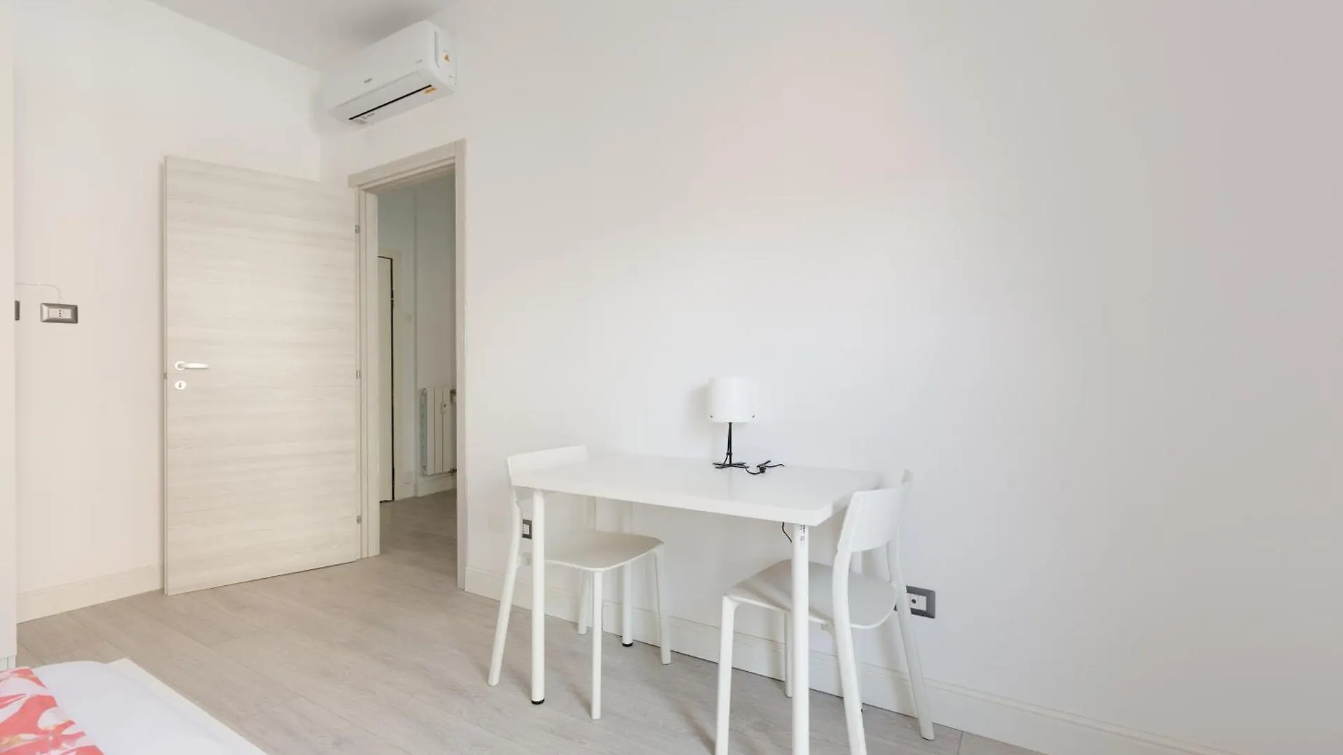 Milan-Corso Lodi Cosy Apartment With Small Terrace Italy
