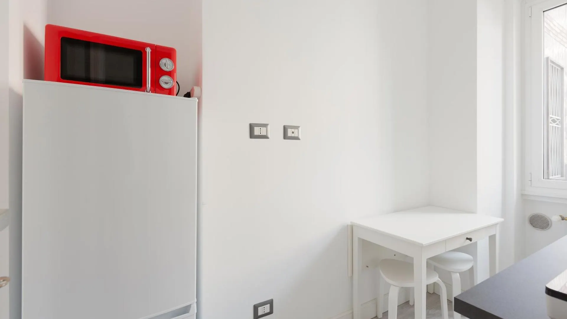 Milan-Corso Lodi Cosy Apartment With Small Terrace 0*, Milan