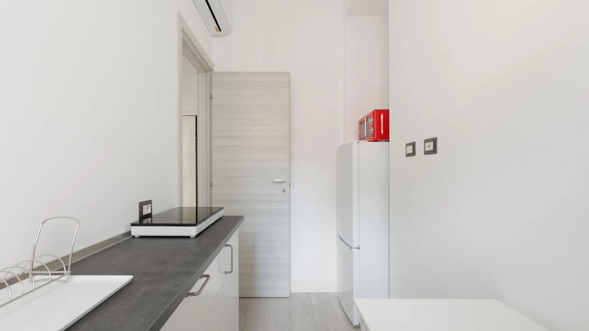 Milan-Corso Lodi Cosy Apartment With Small Terrace