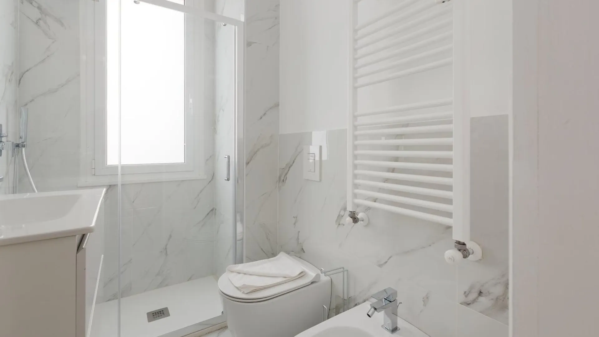 Milan-Corso Lodi Cosy Apartment With Small Terrace  Milan