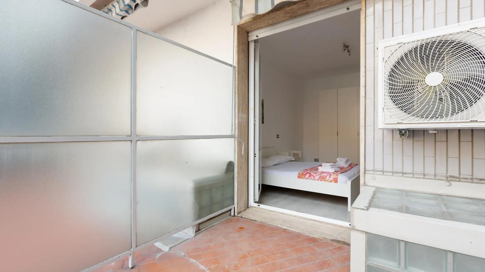 Milan-Corso Lodi Cosy Apartment With Small Terrace  Milan