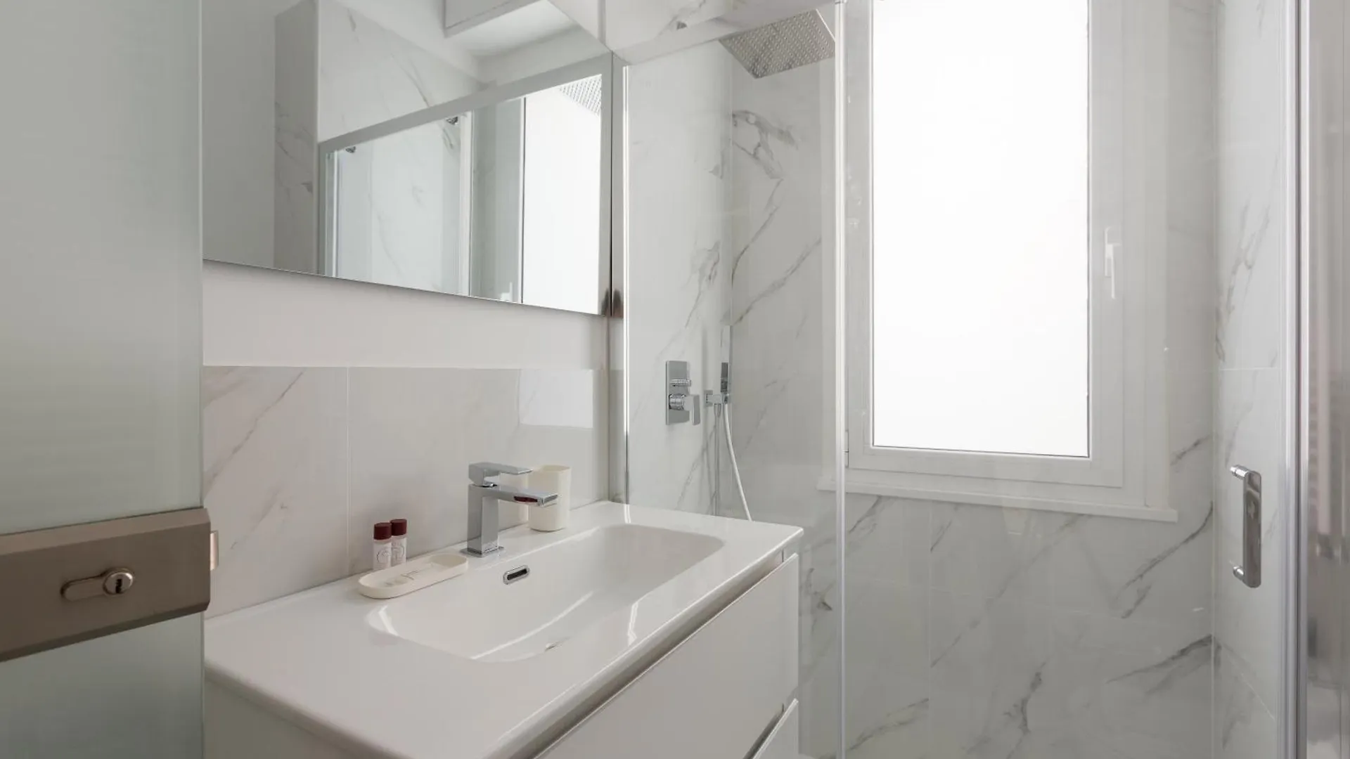 Milan-Corso Lodi Cosy Apartment With Small Terrace Italy